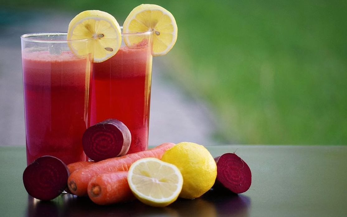 The front of the juice bar on a sunny corner